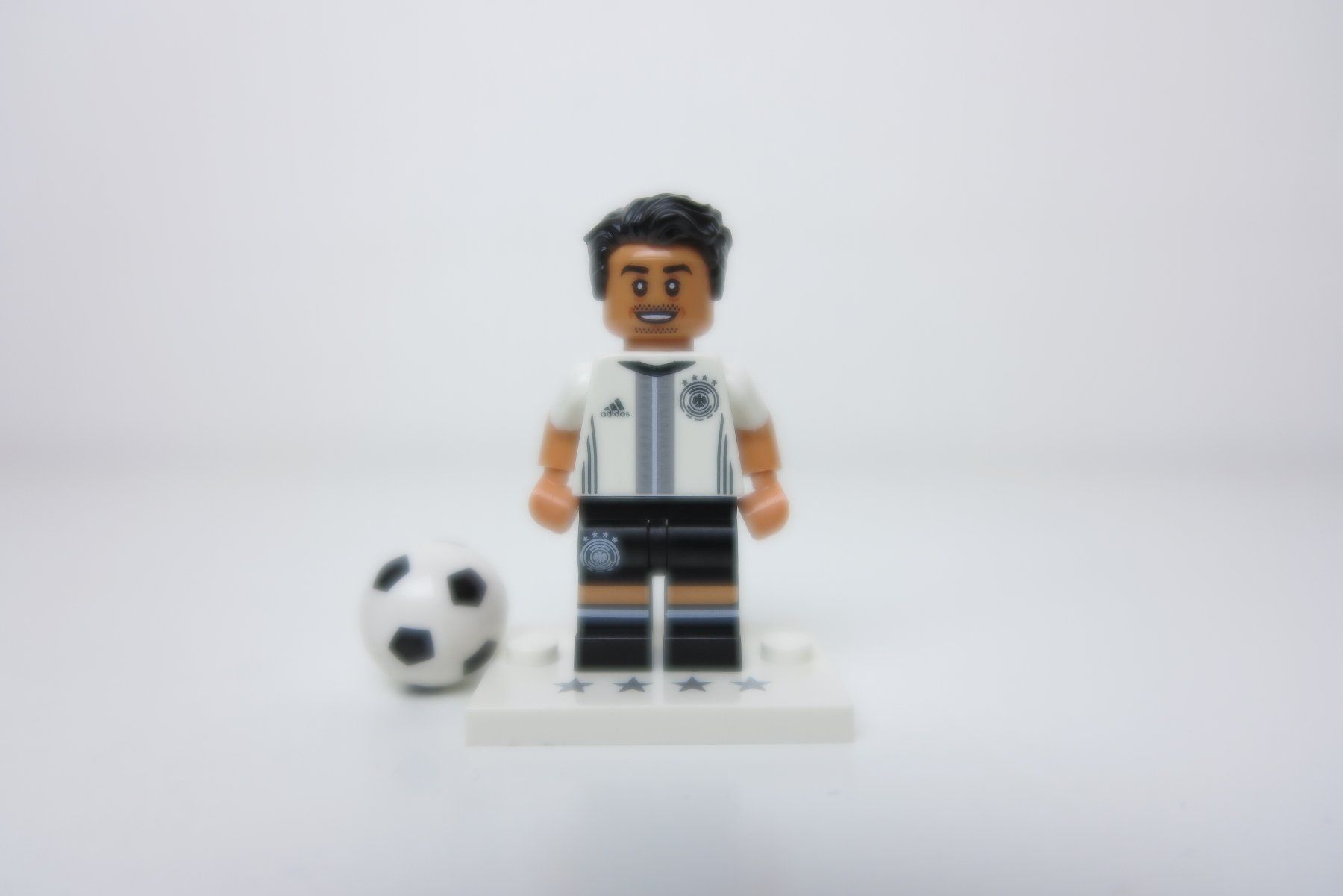 Lego Giocattoli: LEGO Minifigur CMF DFB Mesut Özil – Nuovo (secondo la descrizione) da Ostermundigen venduto da RG-Collector