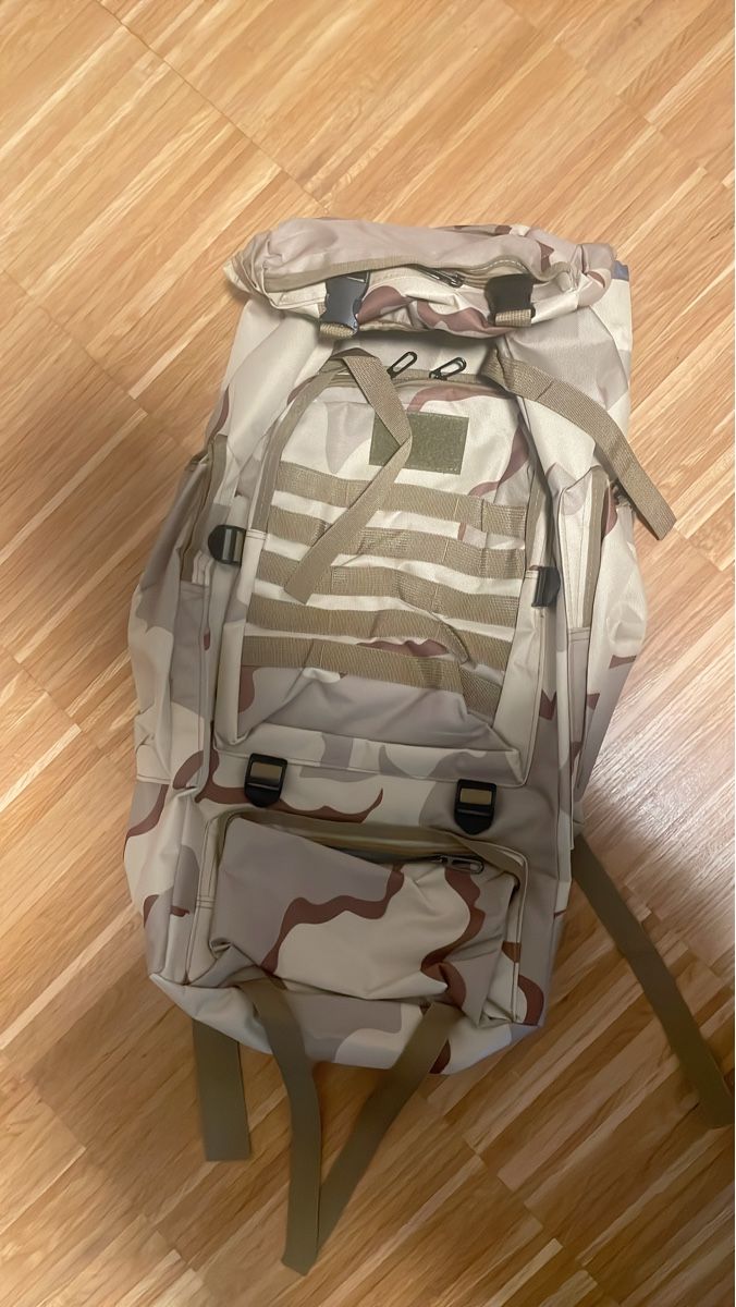 Zaini: Militär Rucksack mit Tarnmuster – Nuovo e nell'imballaggio originale da Schlieren venduto da Kevek.fashion