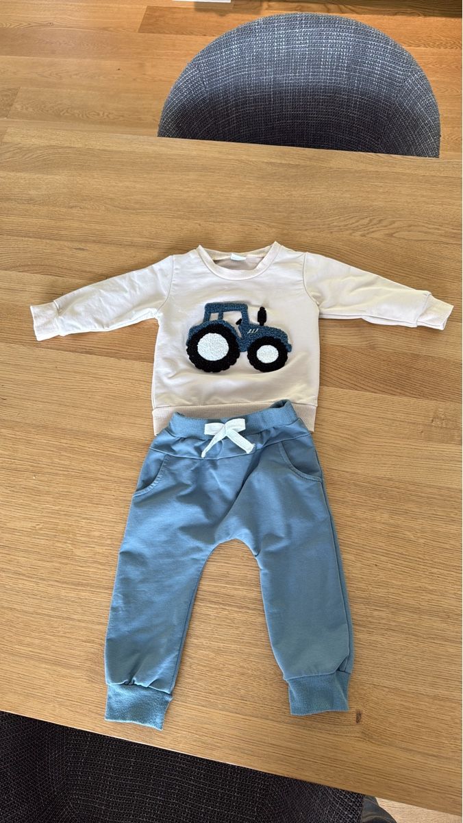 Lotti & Set di vestiti: Süsses Set Gr 12-18M mit Traktor Motiv – Usato da Sonnental venduto da sop_9scm