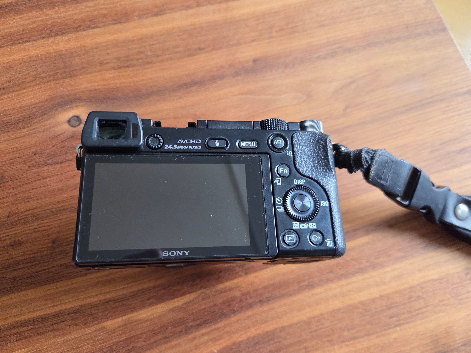 Sony Fotocamera: Sony Alpha 6000 mit Zubehör – Usato da Basel venduto da schwoob 4