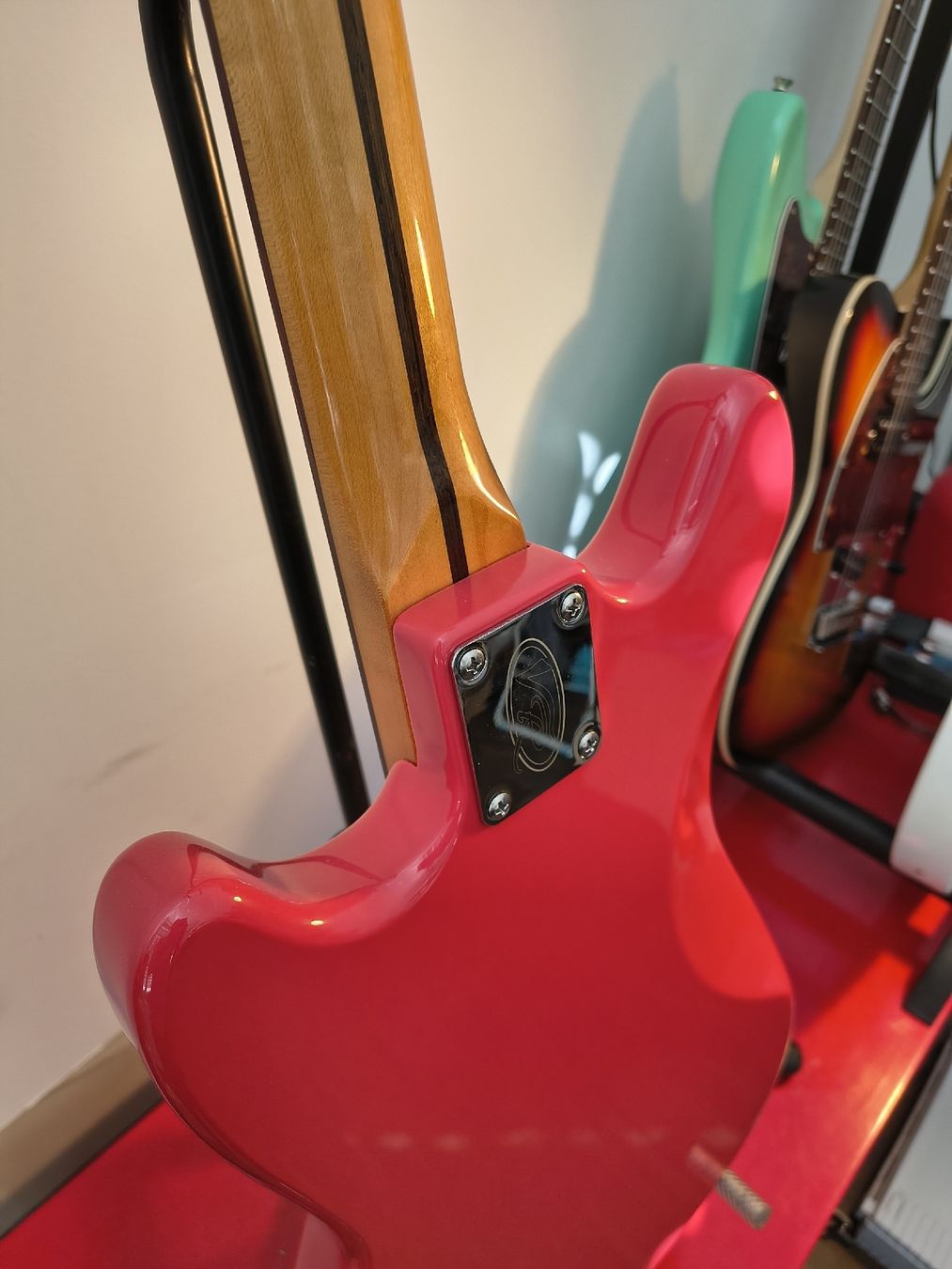 Vintage Strumenti musicali: Vintage Revo "Mustang" – Usato da Biel/Bienne venduto da Djai 4