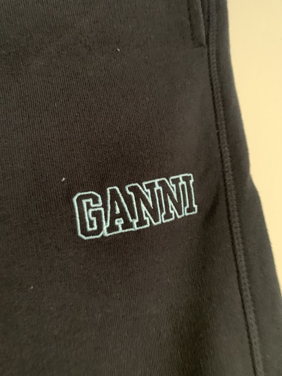 Ganni Pantaloni: Pantalon jogging bleu nuit Ganni – Nuovo e nell'imballaggio originale da Genève venduto da rez_c6c6 6