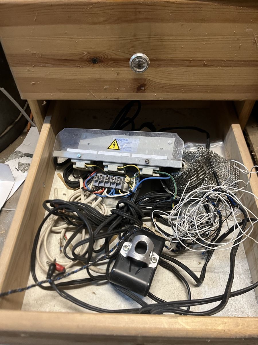 Cassettiere: Schubladen mit diversen Elektro Sachen – Usato da Wangen SZ venduto da vallee 3