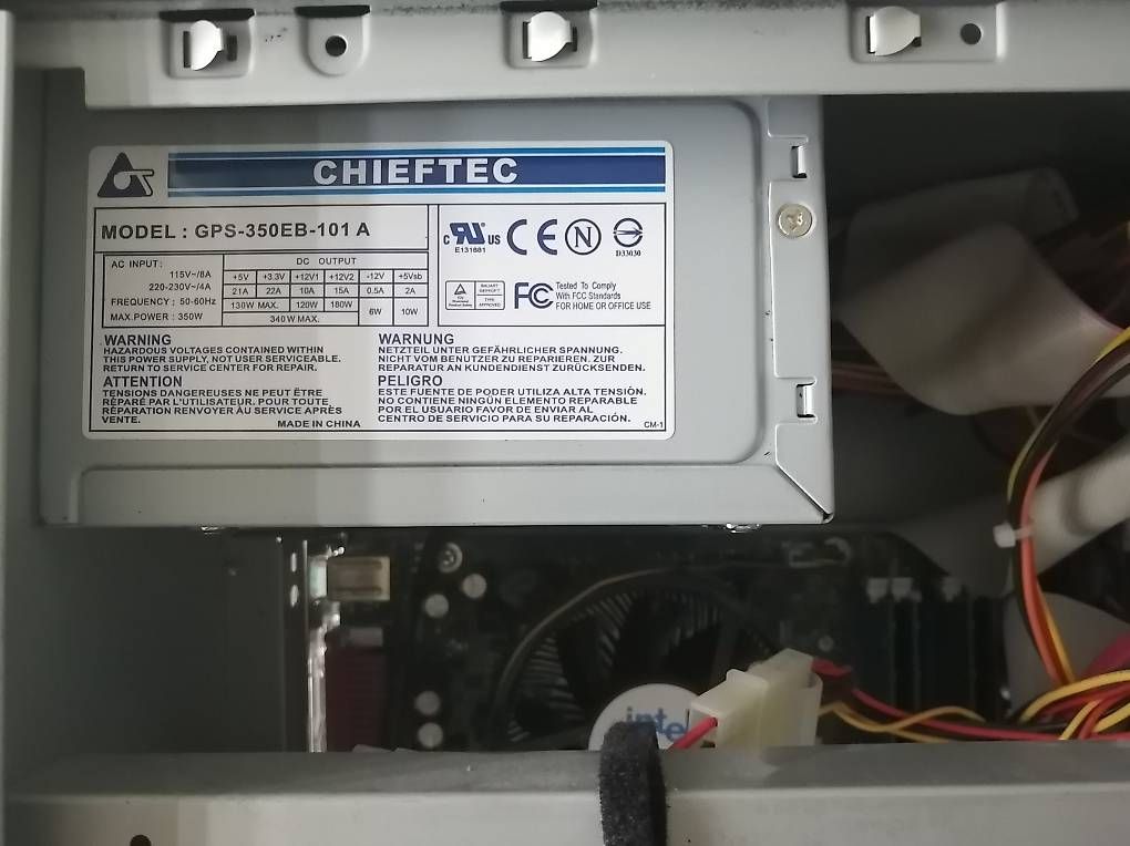 PCs: PC zum basteln  – Défectueux à Zürich par cargall 1