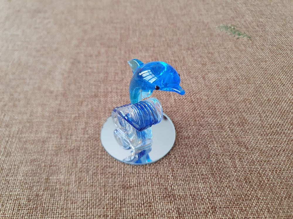 Widdop Objets DArt - Ornamento In Vetro Soffiato A Mano, Mini Delfino Blu In Scatola Regalo, 40x75x30 Mm