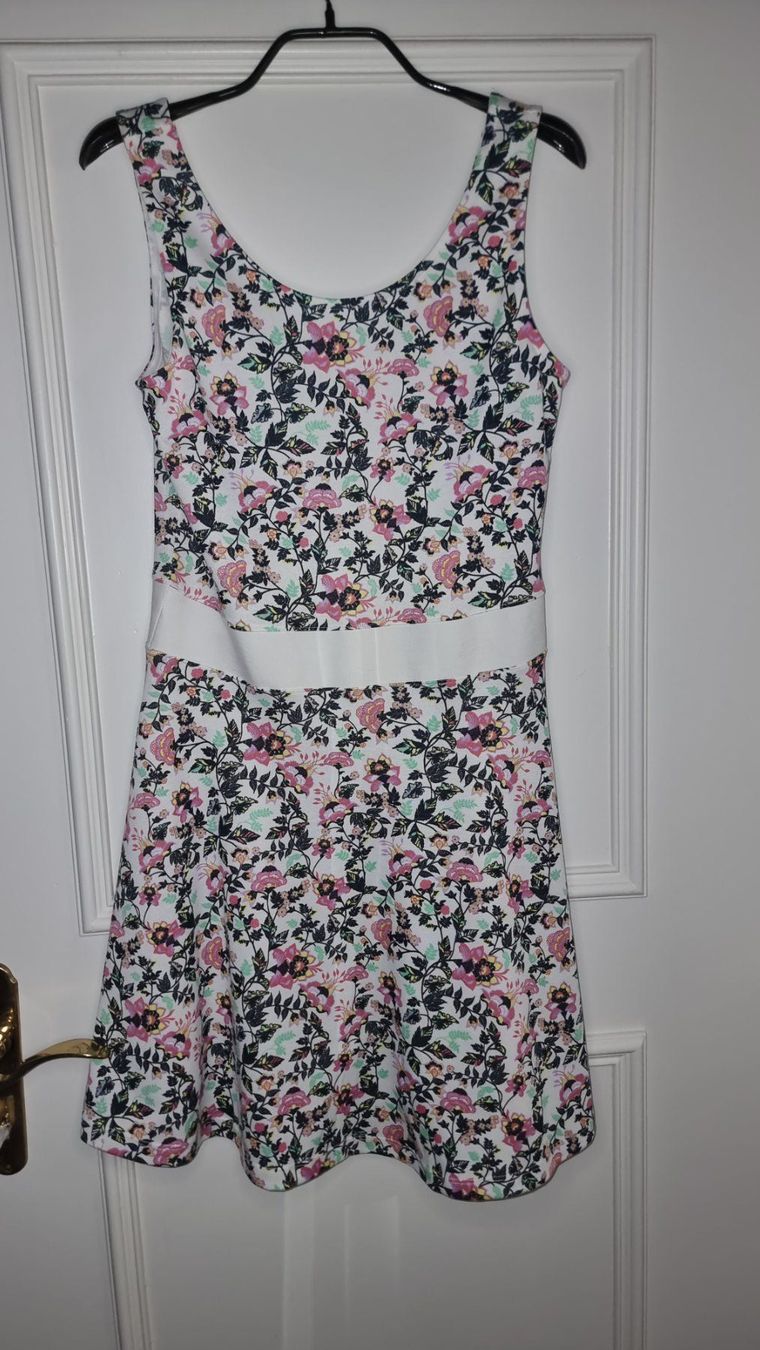 Vestiti: 🌺Kleid Größe 40-L🌺 – Usato da Wald ZH venduto da CapLux
