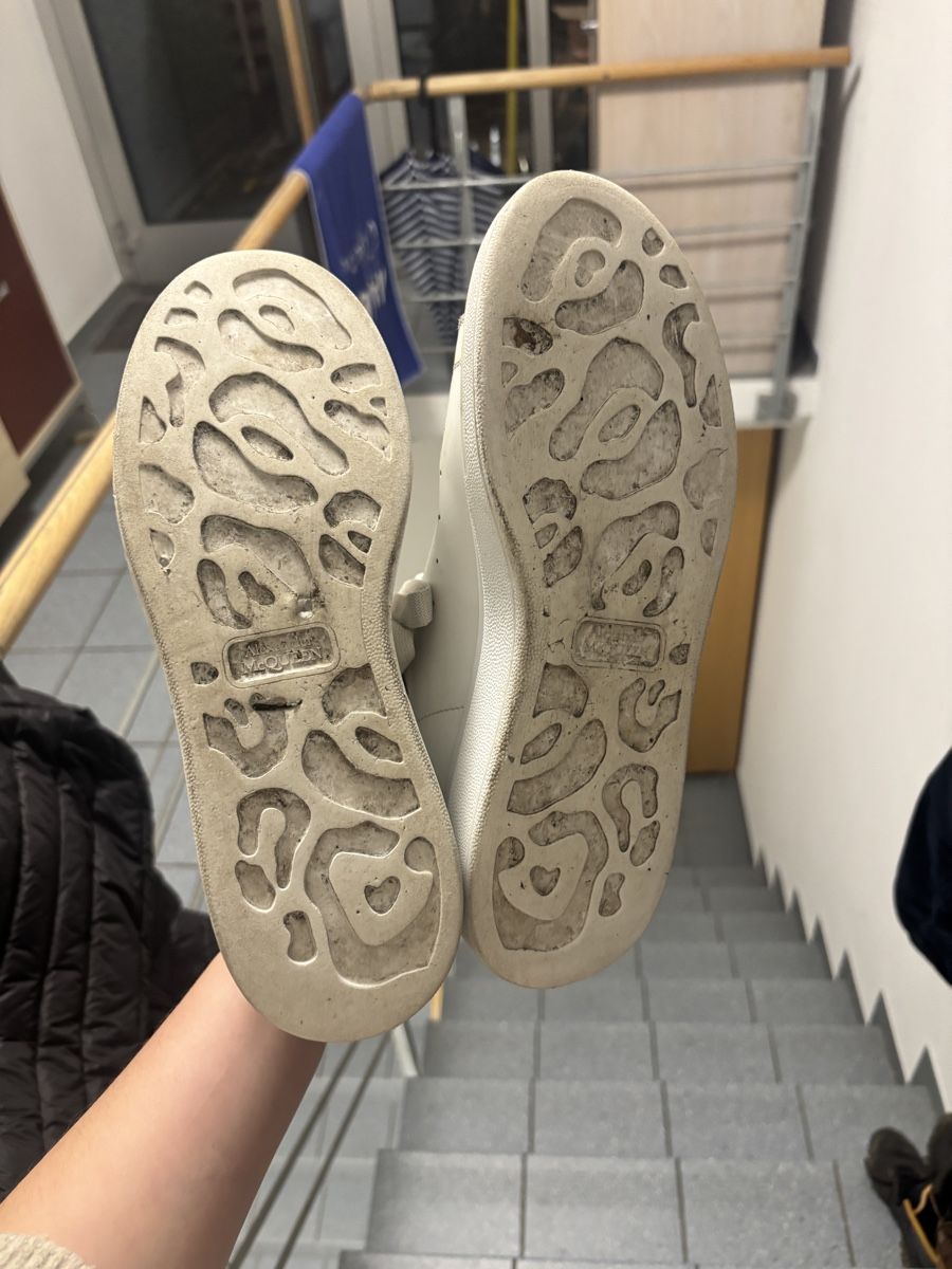 Damenschuhe: Alexander McQueen Sneaker – Neu (gemäss Beschreibung) aus Adliswil von lia_f7dp 3