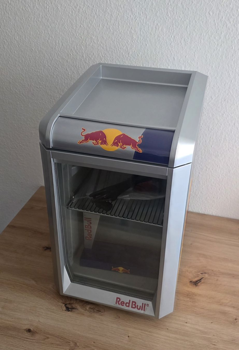 Kühlschrank: Red Bull Kühlschrank – Gebraucht aus Wil SG von GT504 4