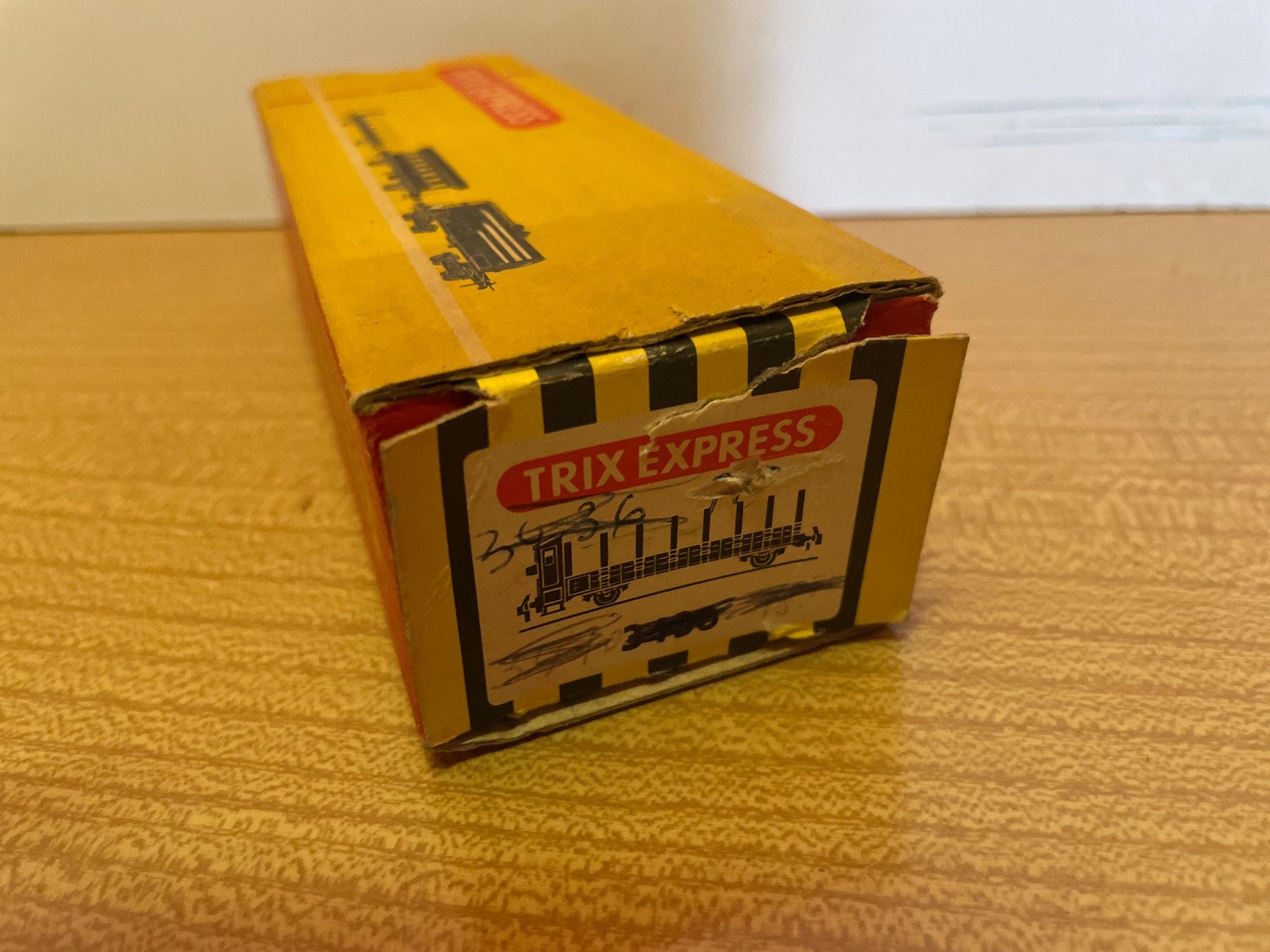 Trix Modelleisenbahnen: Trix Express H0 Güterwagen mit Plane – Gebraucht aus Suhr von Daneli7 5