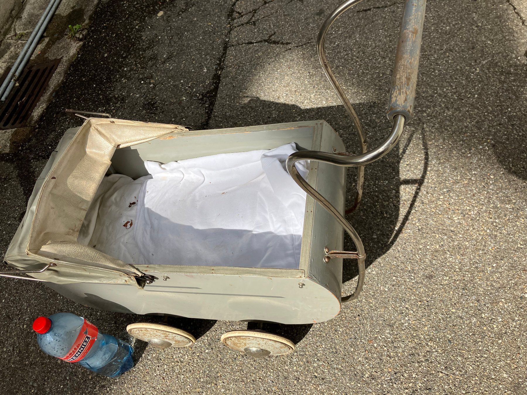Carrozzine per bambole: Kinder - Puppenwagen ca 1947 – Usato da Pfäffikon ZH venduto da Einarrolf 1