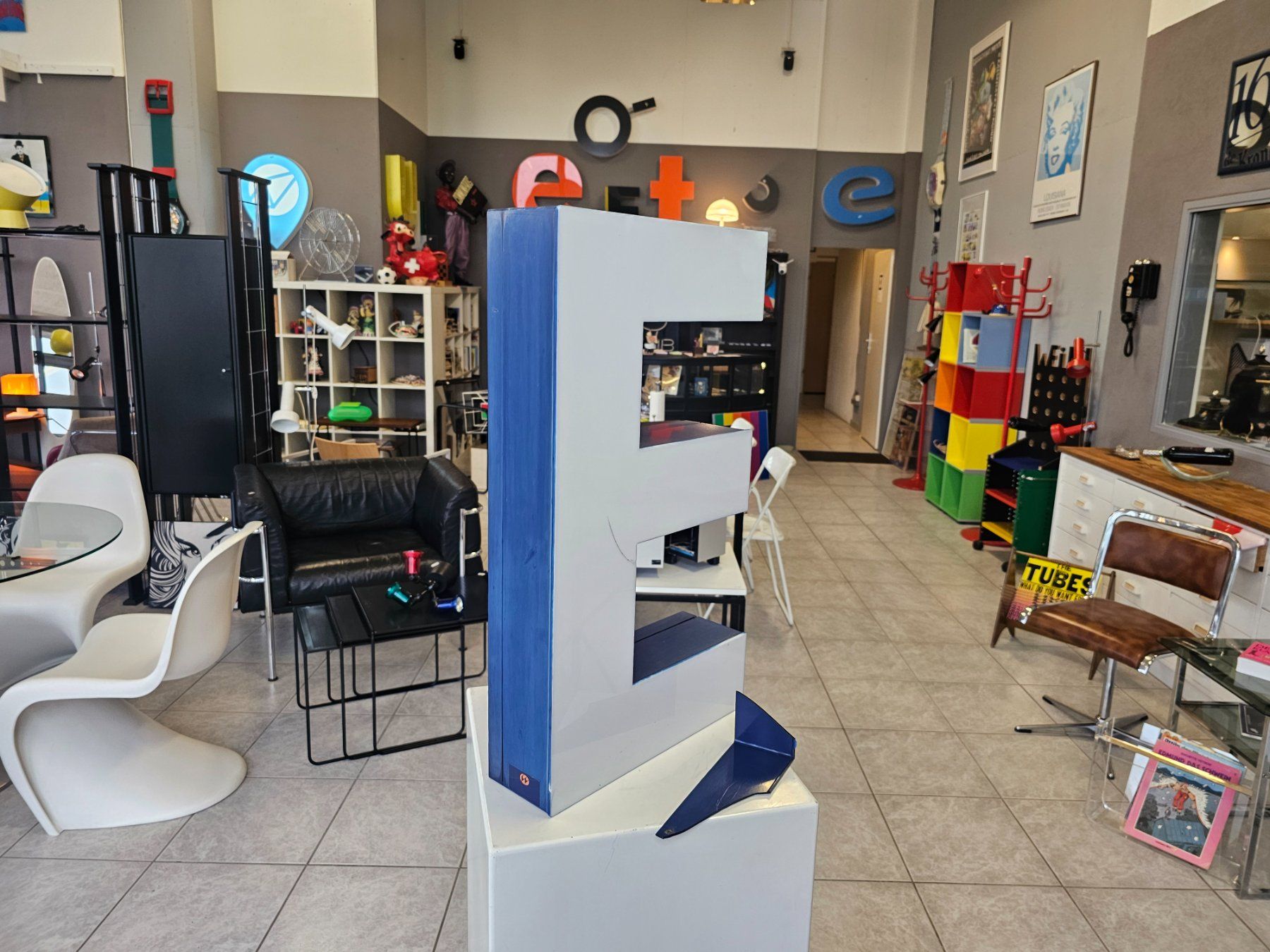 Lampade: E. Leuchtbuchstabe Lightbox Leuchtreklame mit LED 2/2 – Usato da Nottwil venduto da Wondewa-Shop 2