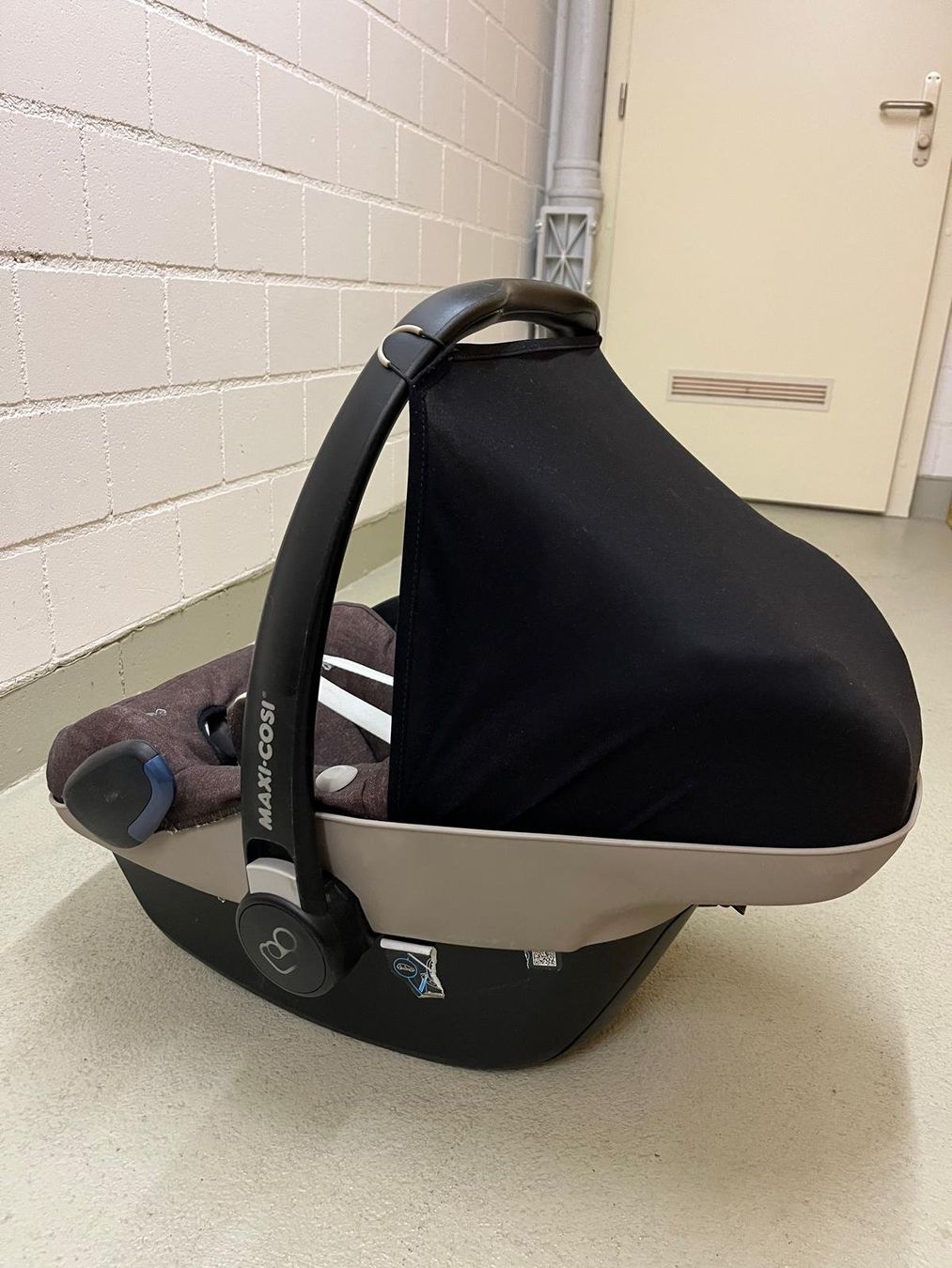 Maxi-Cosi Seggiolini per auto: Maxi Cosi mit Isofix Station – Usato da Willisau venduto da Geissbock12 4