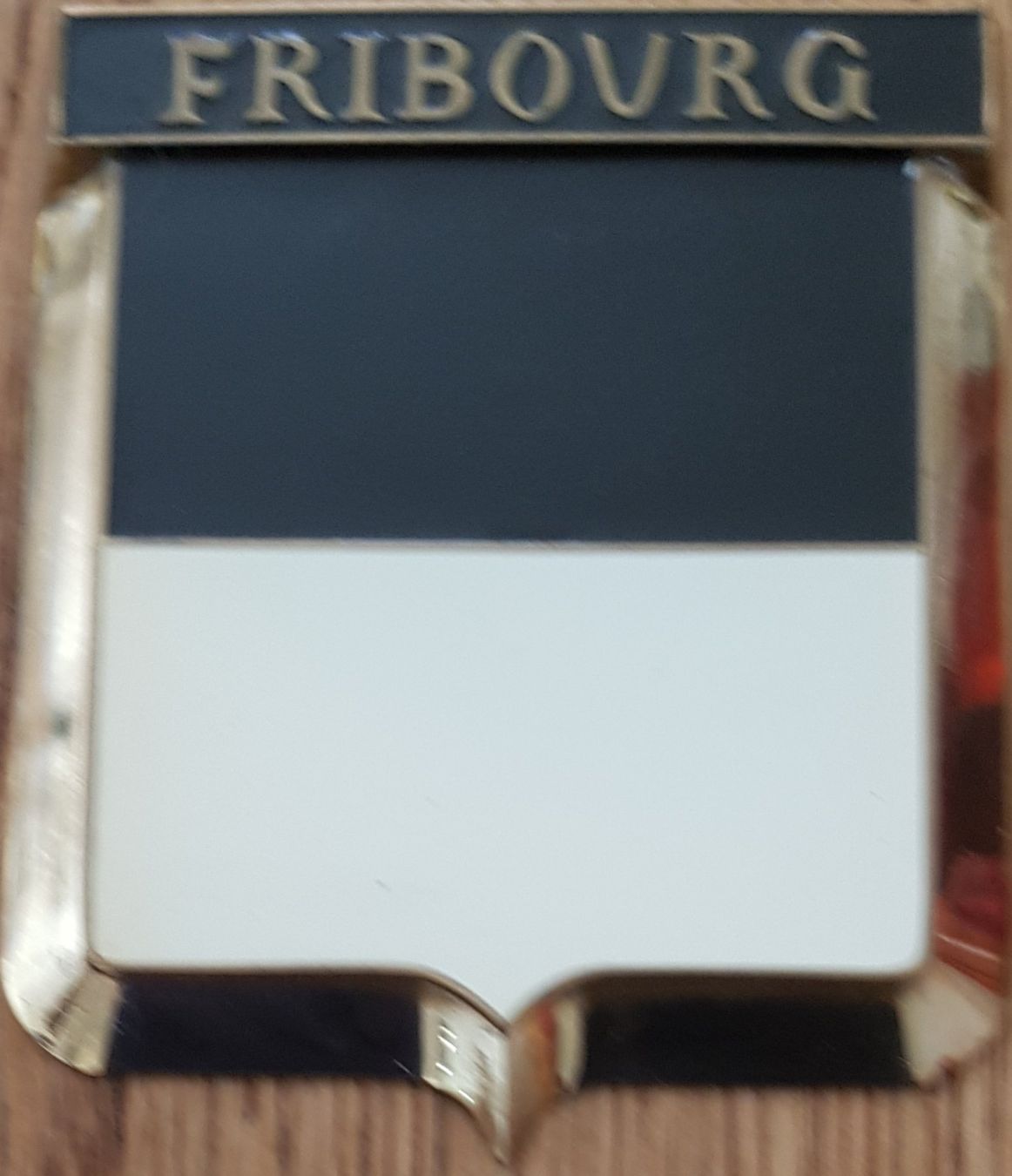 Insegne: Plakette / Emblem FRIBOURG – Usato da Neuchâtel venduto da Blondy_73