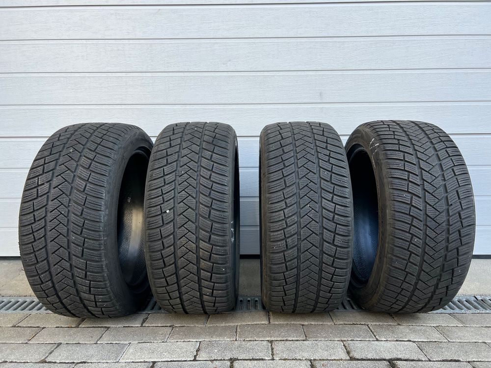 Winterreifen 235 45 R17
