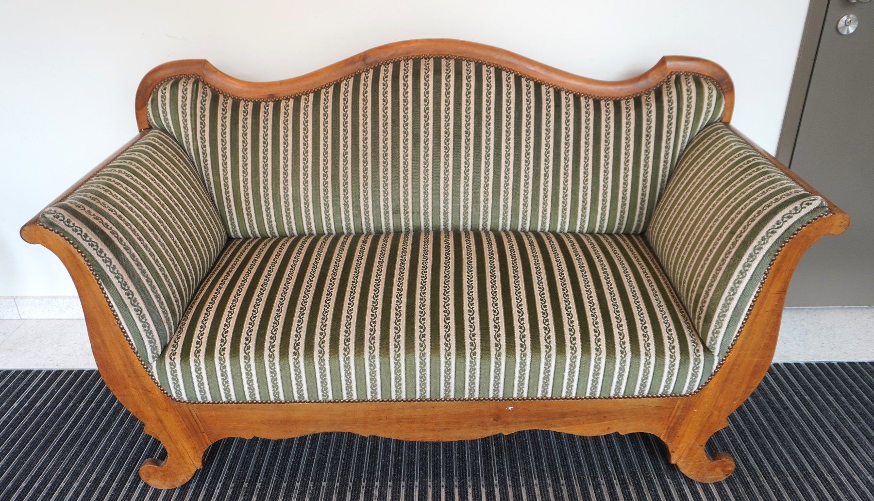Divani: Wunderschönes Biedermeier Sofa - Top Zustand EB08 – Usato da Basel venduto da B.W.B.