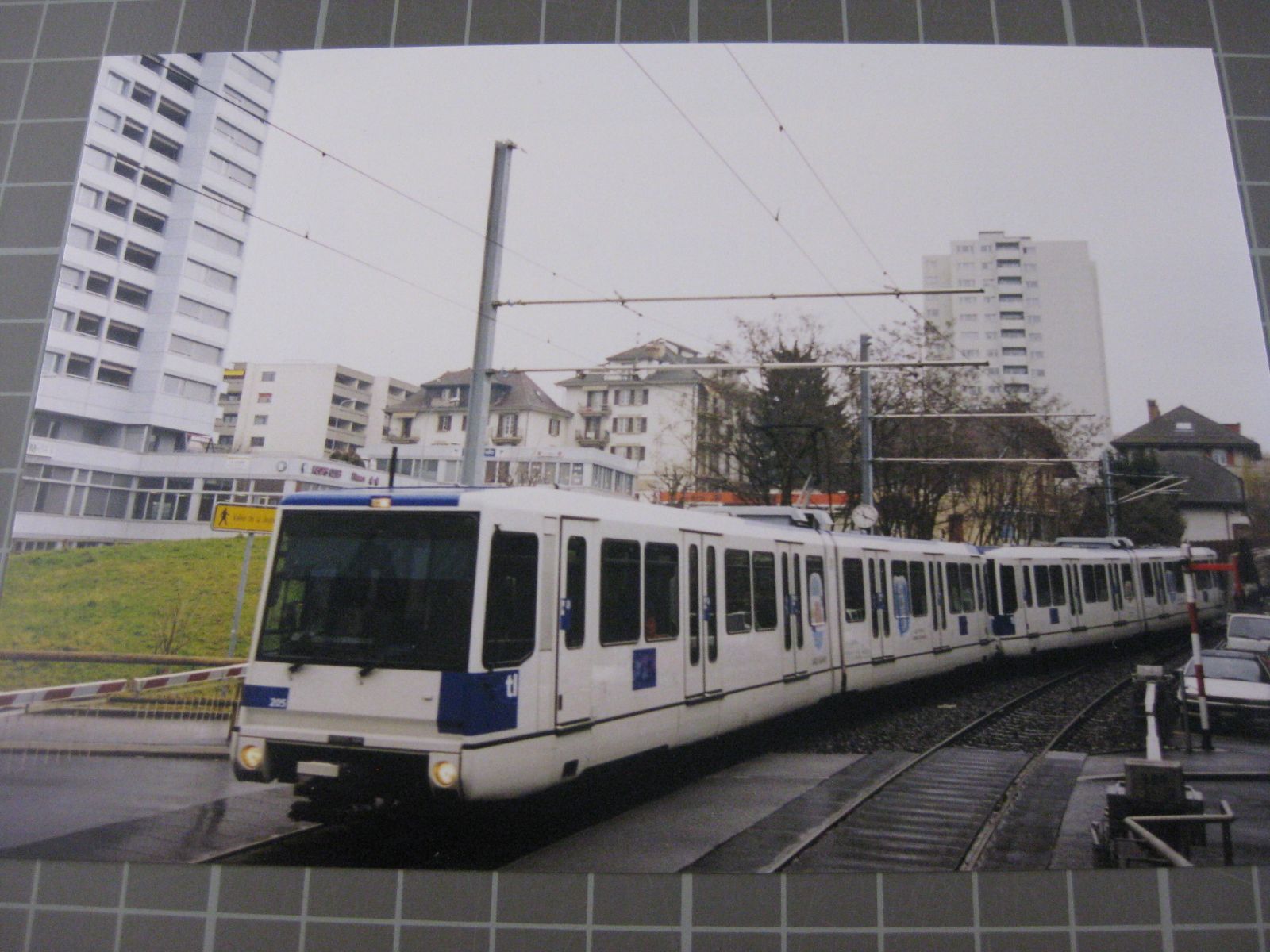 Cartes postales: Echtfoto Lausanne mit Stadtbahn – D'occasion à Malters par Marosko