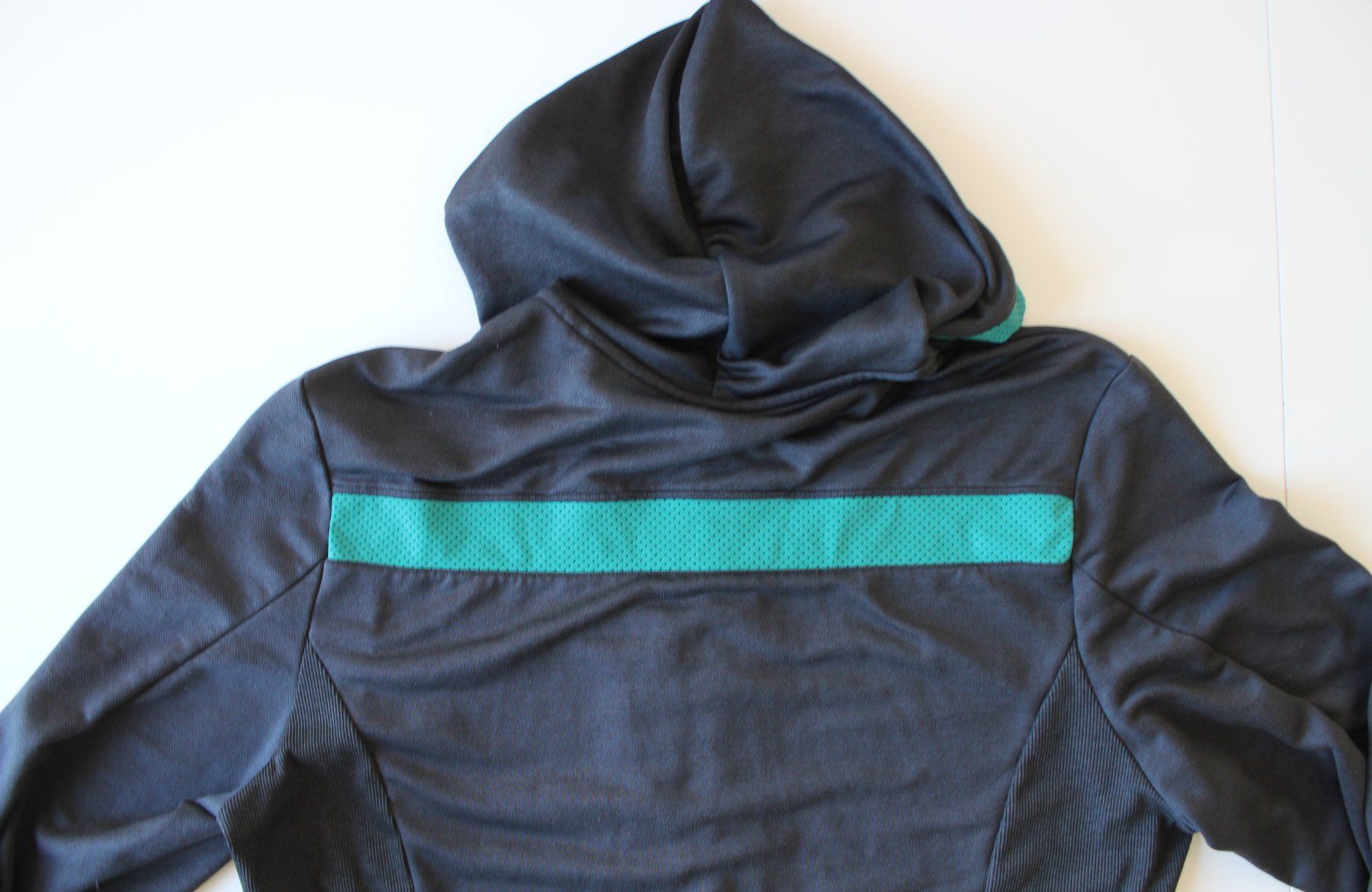 Adidas Giacche: Adidas Veste à capuche climalite  t. L – Usato da Peseux venduto da Gilloss 5