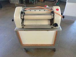 Ausrollmaschine für Pizzateig 
