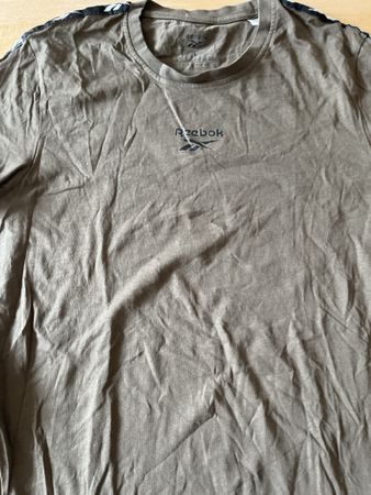 Reebok, olive grünes T shirt, sehr guter zustand L