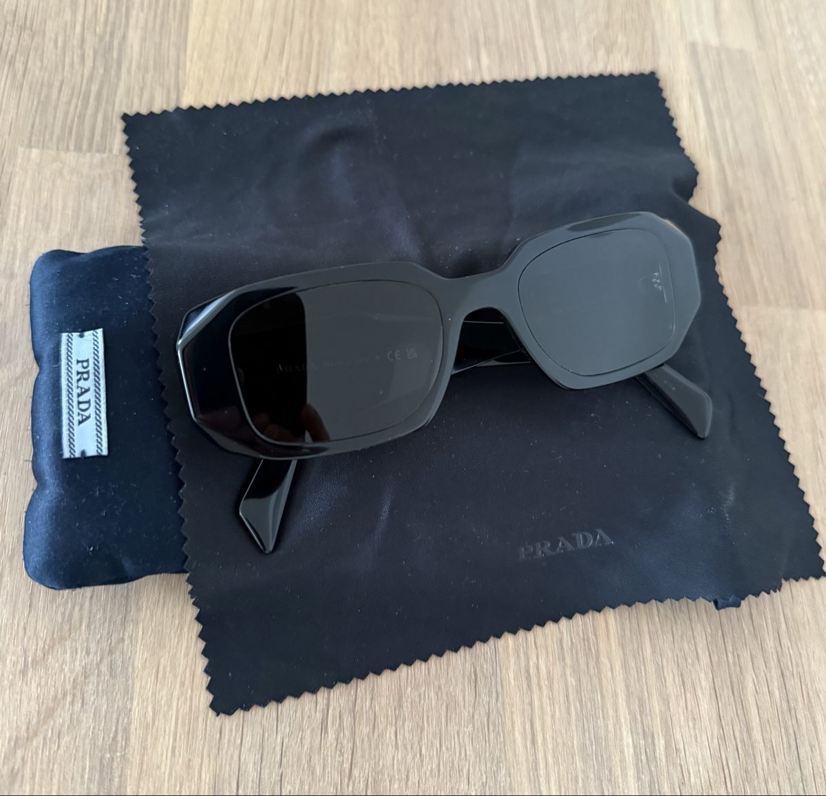 Prada Occhiali & Lenti: Prada Symbole Sonnenbrille – Usato da Basel venduto da fel_l8h9