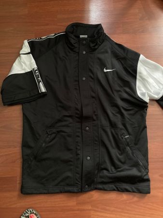 Nike + Adidas Trainer-Oberteile ärmellos, Adidas mit Kapuze