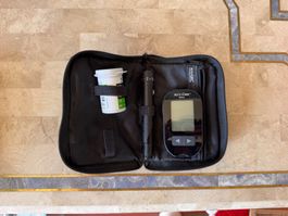 Lecteur de glycémie Accu-Chek Aviva avec étui noir