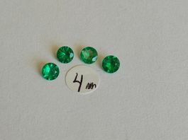 NEW PRICE / LOT 4 EMERAUDES BRESILIENNES 4 mm