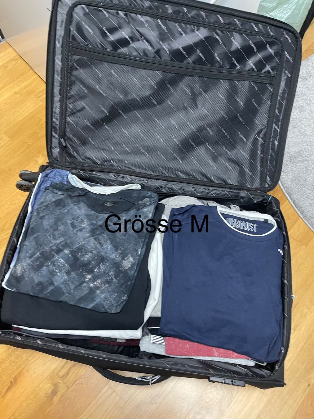 Lotti di vestiti: Grosses Herren Kleiderpaket, Grösse M – Usato da Arbon venduto da Feuerschalen