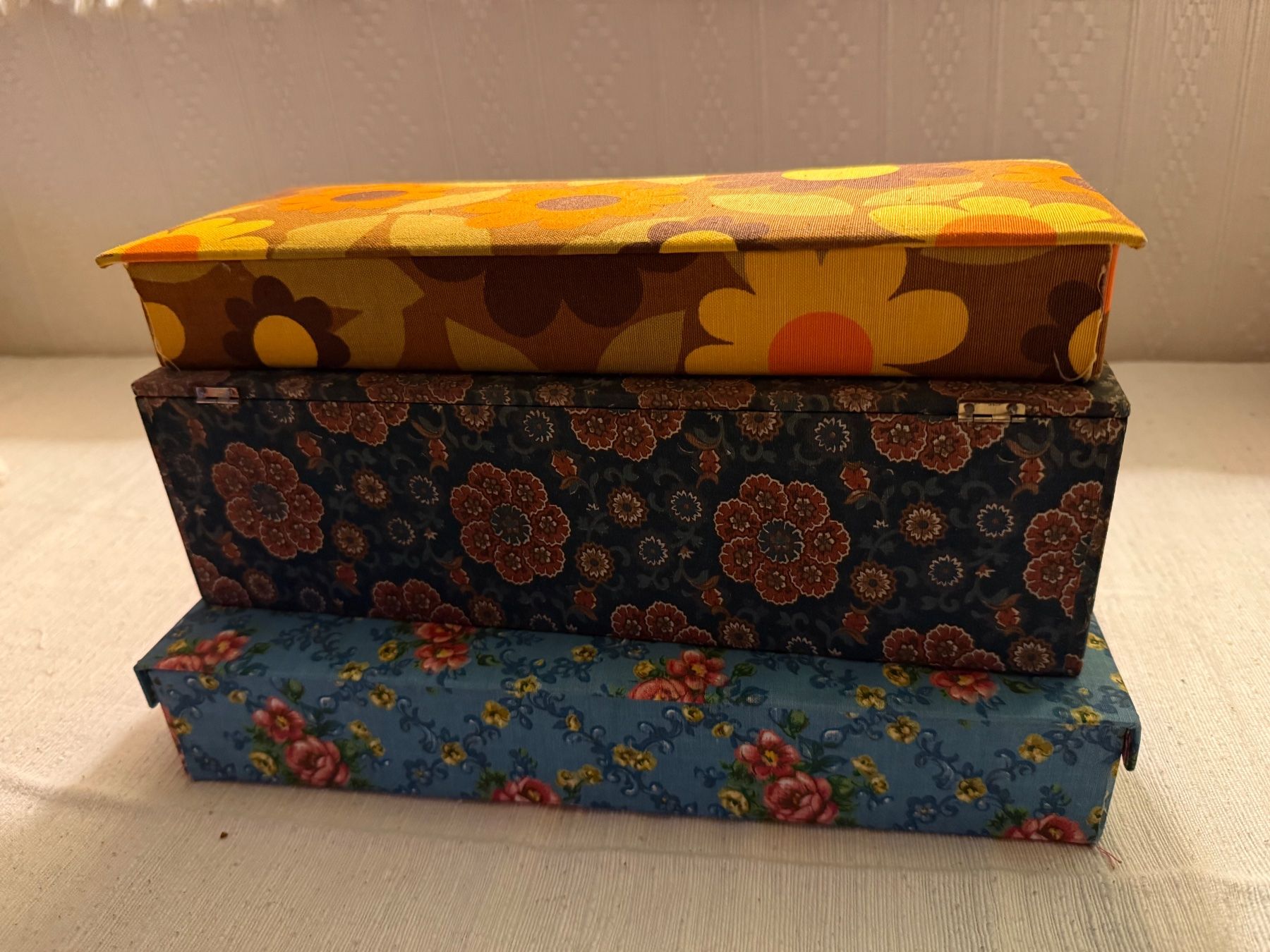 Tutte le decorazioni: 3 vintage Stoffschachteln – Usato da Rorbas venduto da tun_m7fz 8