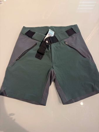 QUECHUA Wandershorts Herren - MH500 grün Grösse S Nur