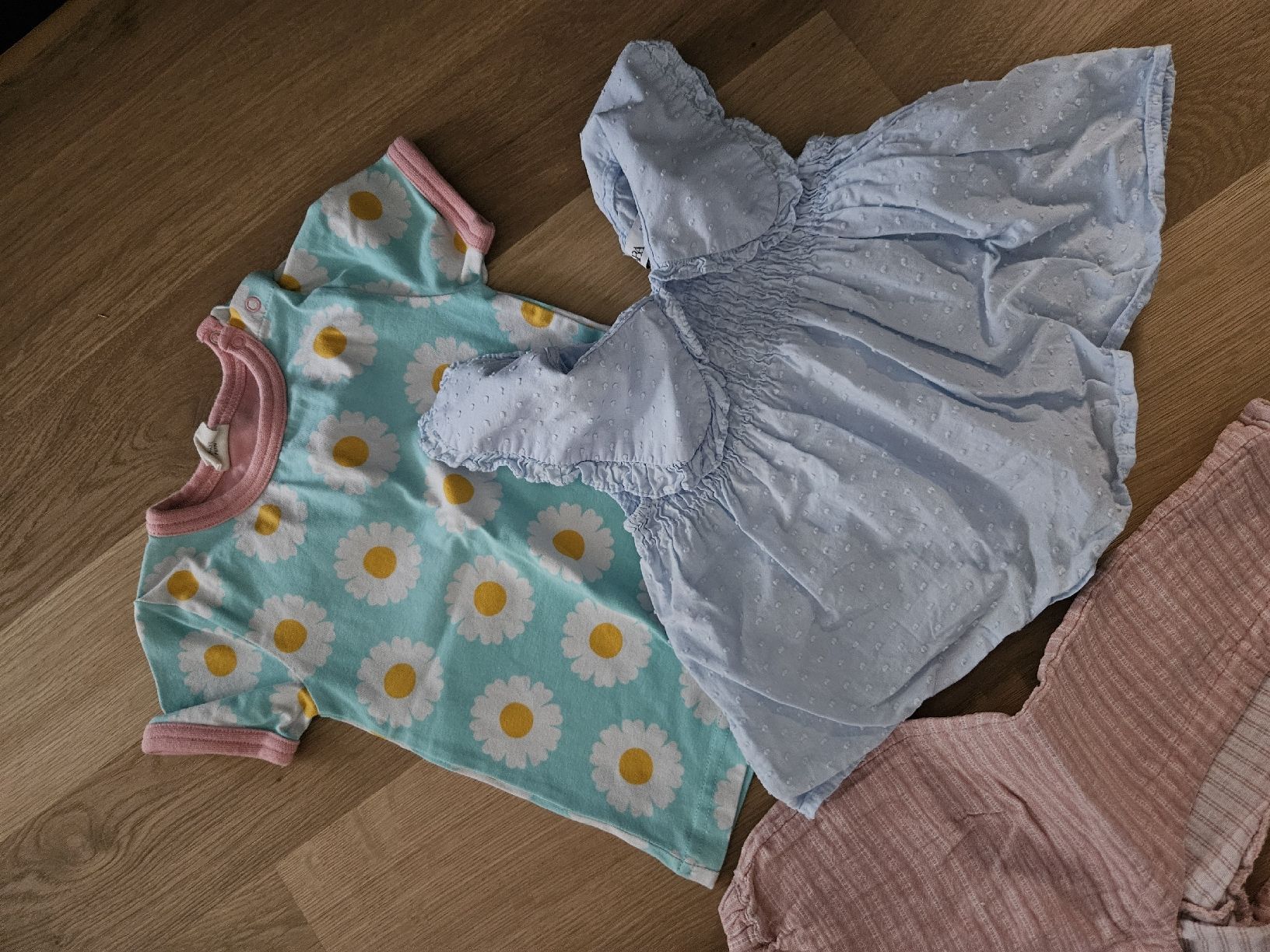 Lotti & Set di vestiti: kleider - mädchen Gr.80 – Usato da Andelfingen venduto da _MAR_ 3