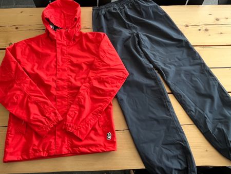 Neue Namuk Regenjacke / Jacke & Neue Regenhose 152/158