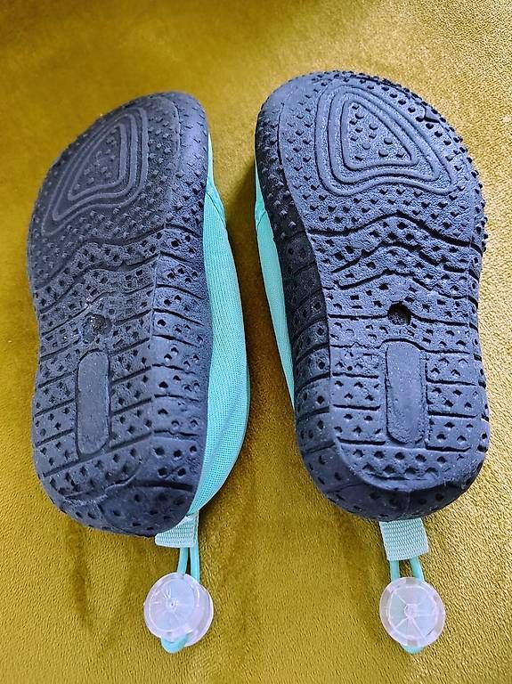 Scarpe da uomo: Wasserschuhe / Strandschuhe Gr 24/25 – Usato da Zürich venduto da Tunguskah 1