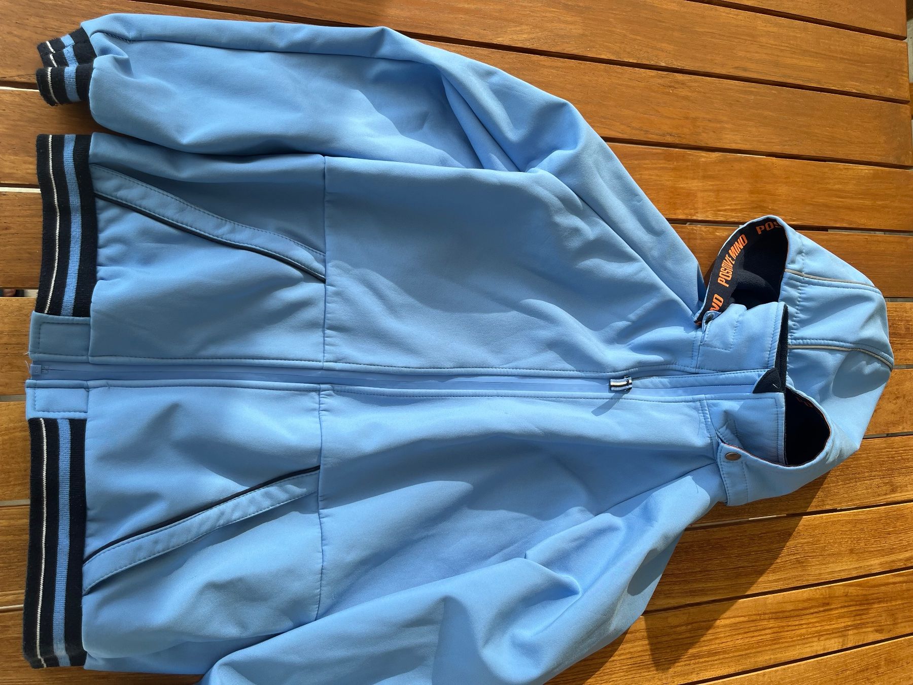 Giacche & Cappotti: Softshelljacke hellblau mit Kapuze, Grösse L – Usato da Meggen venduto da Sternenhi7