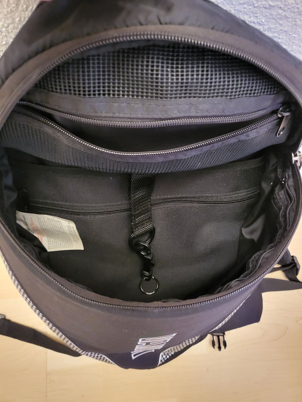 Vanucci Sacs à dos: Rucksack VANUCCI schwarz + Bauchtasche – D'occasion à Pfäffikon ZH par telve 2
