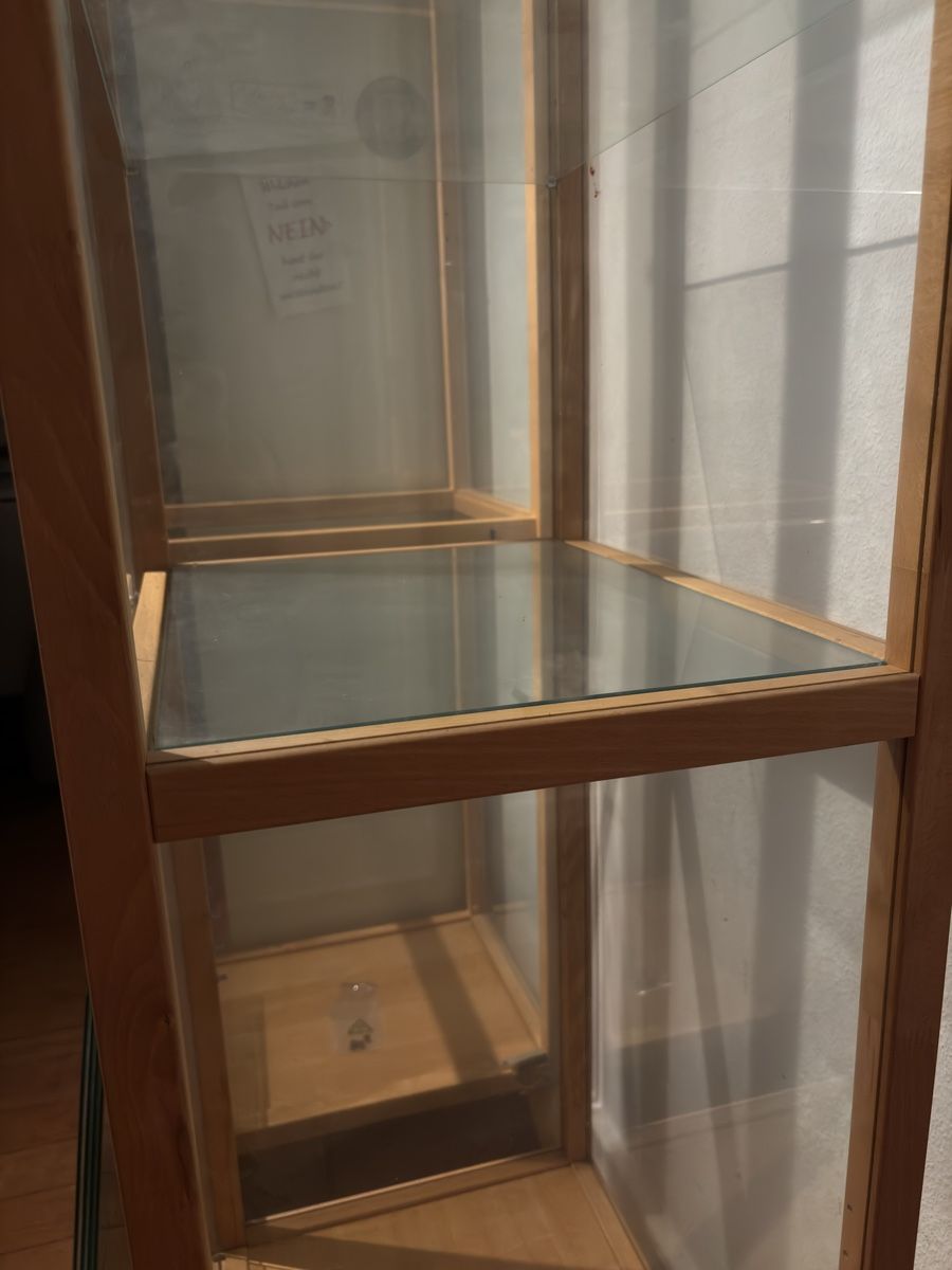 Vitrines: Vitrineschrank Holz Glas gebraucht – Neuf (Voir description) à Zürich par lun_cdx7 7