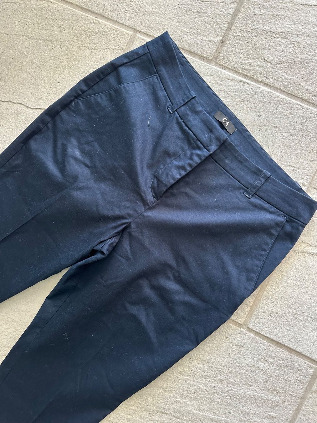 C&A Pantaloni: Damen Hosen dunkelblau – Usato da Pfäffikon ZH venduto da bingo74 1