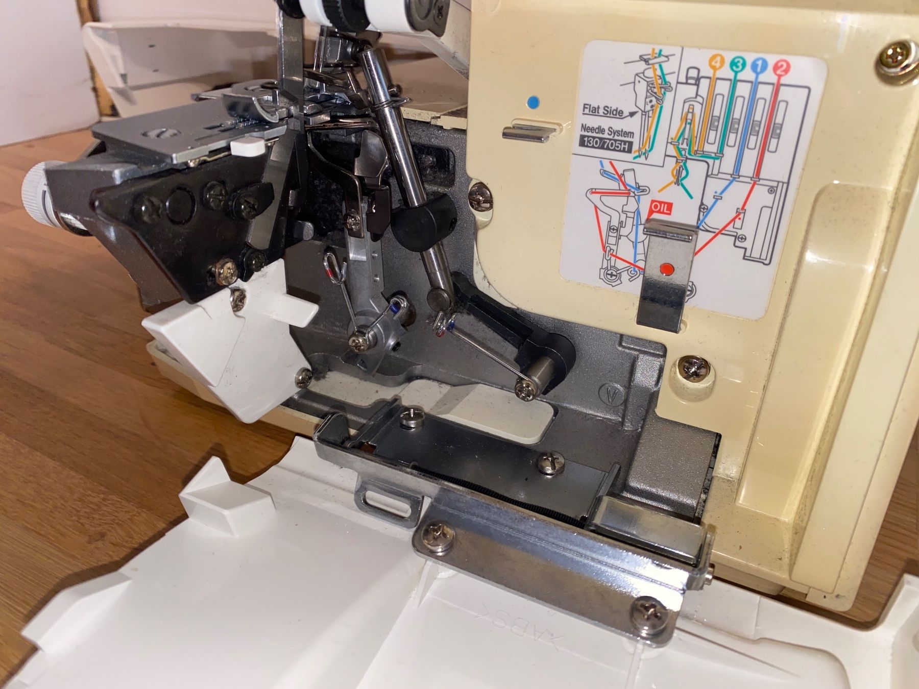 Bernina Macchine da cucire: Bernina Bernette 800 D - Overlock Nähmaschine – Difettoso da Rotkreuz venduto da mia_dc2r 2