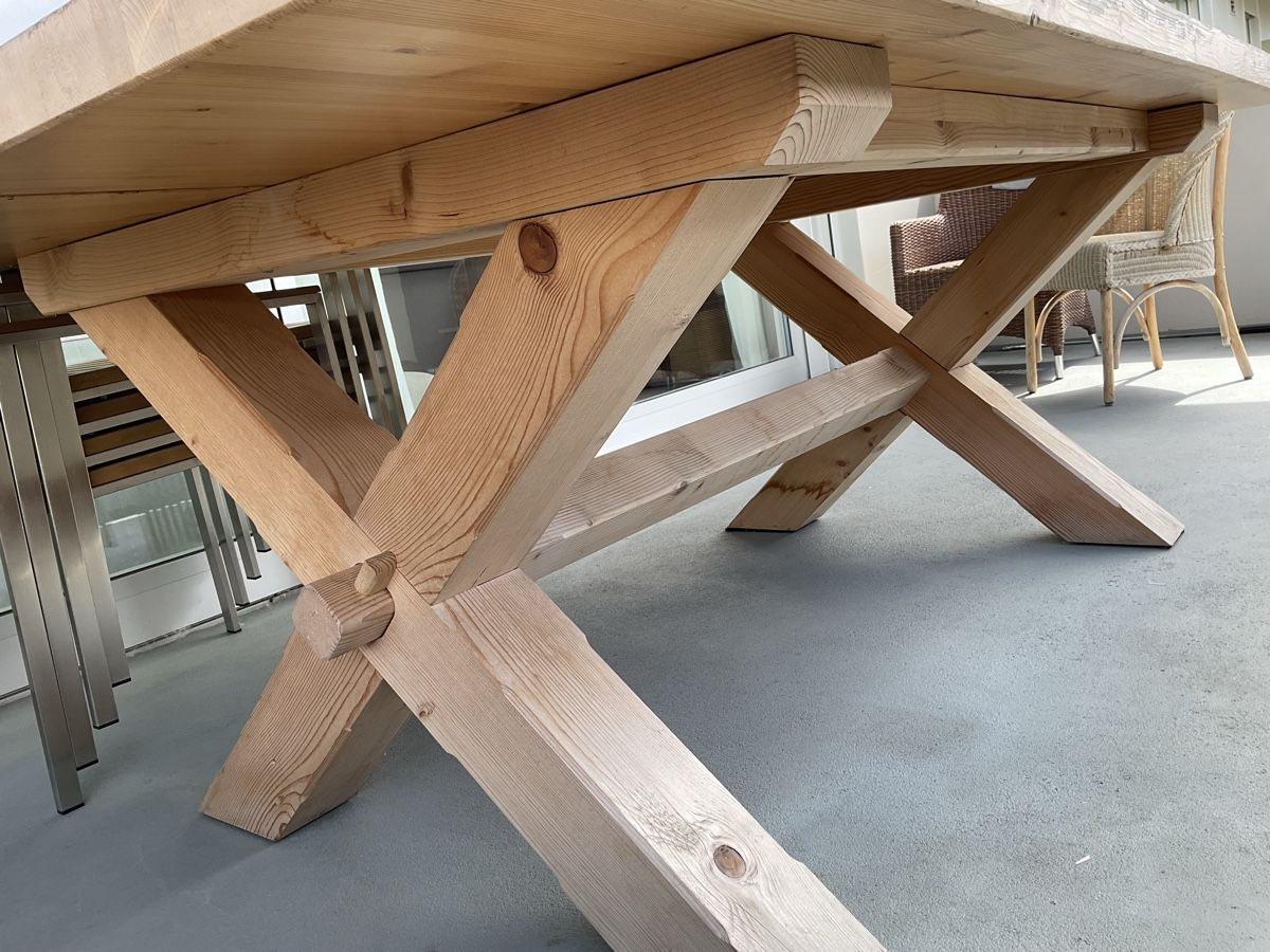 Tische: Gartentisch Massivholz mit Patina – Gebraucht aus Holzhäusern ZG von foxy_88 5