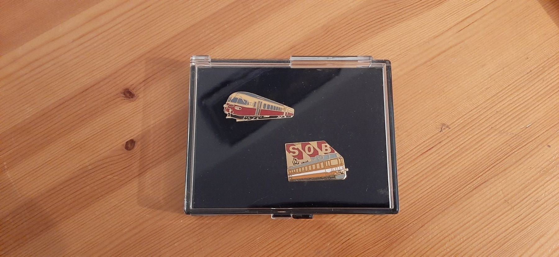 Plaketten & Abzeichen: Verkaufe 30 verschiedene Pins – Gebraucht aus Wiesendangen von pau_56xn 2