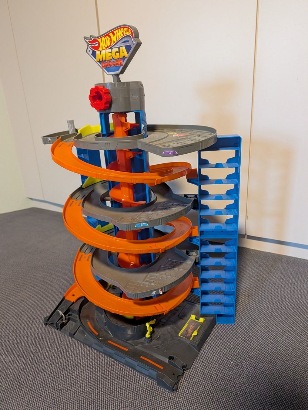 Hot Wheels Giocattoli: Hot Wheels City Mega Garage – Usato da Hochdorf venduto da Lithops 1