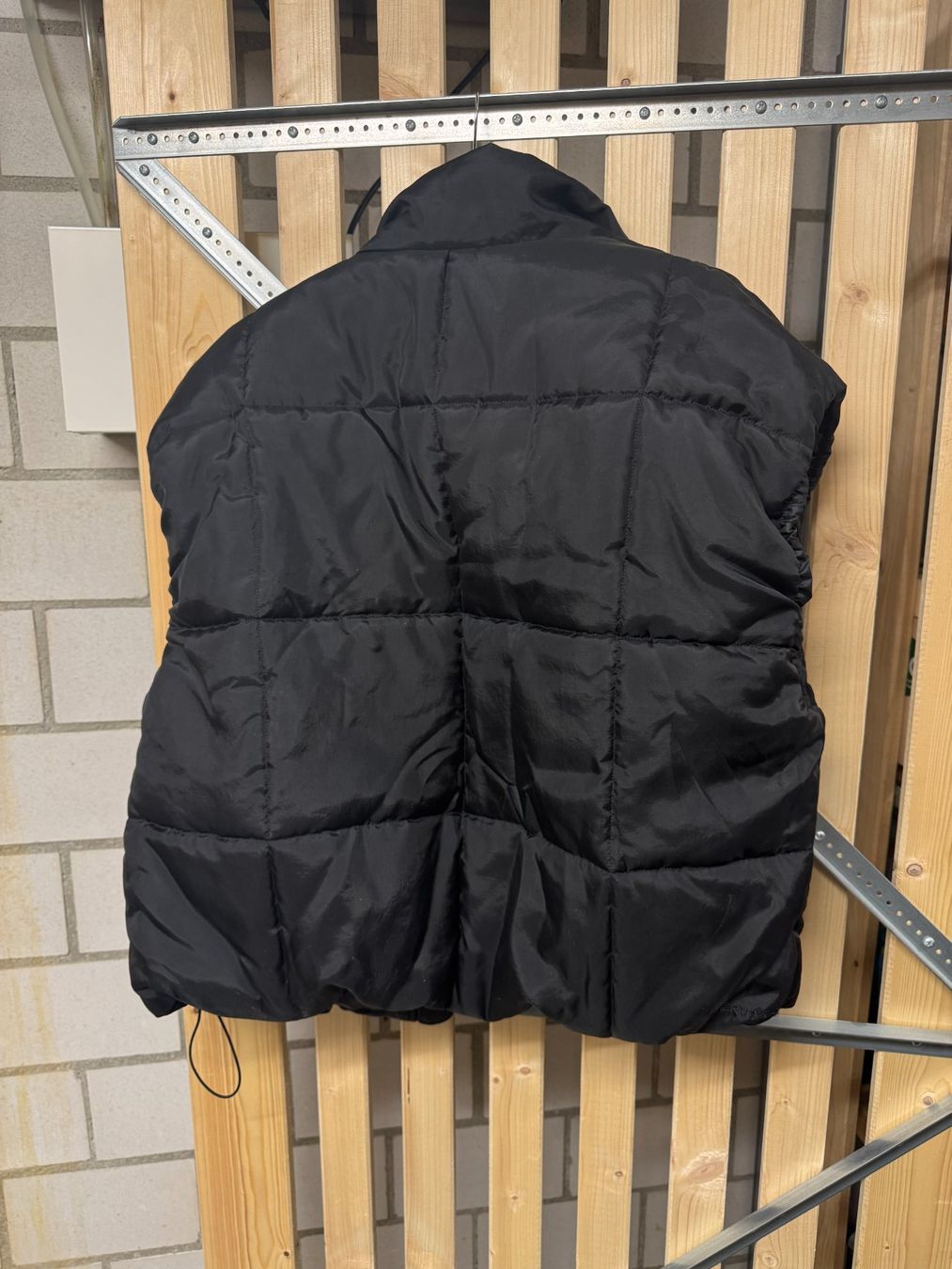 Nike Gilet & Giacche senza maniche: Nike Damen Steppweste schwarz Grösse S – Usato da Höri venduto da tayleee9 1