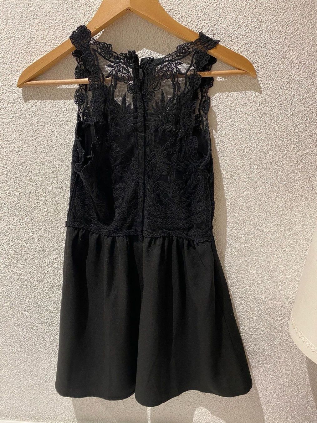 Robes: wunderschönes kleid mit spitze – D'occasion à Schaffhausen par stundgirl