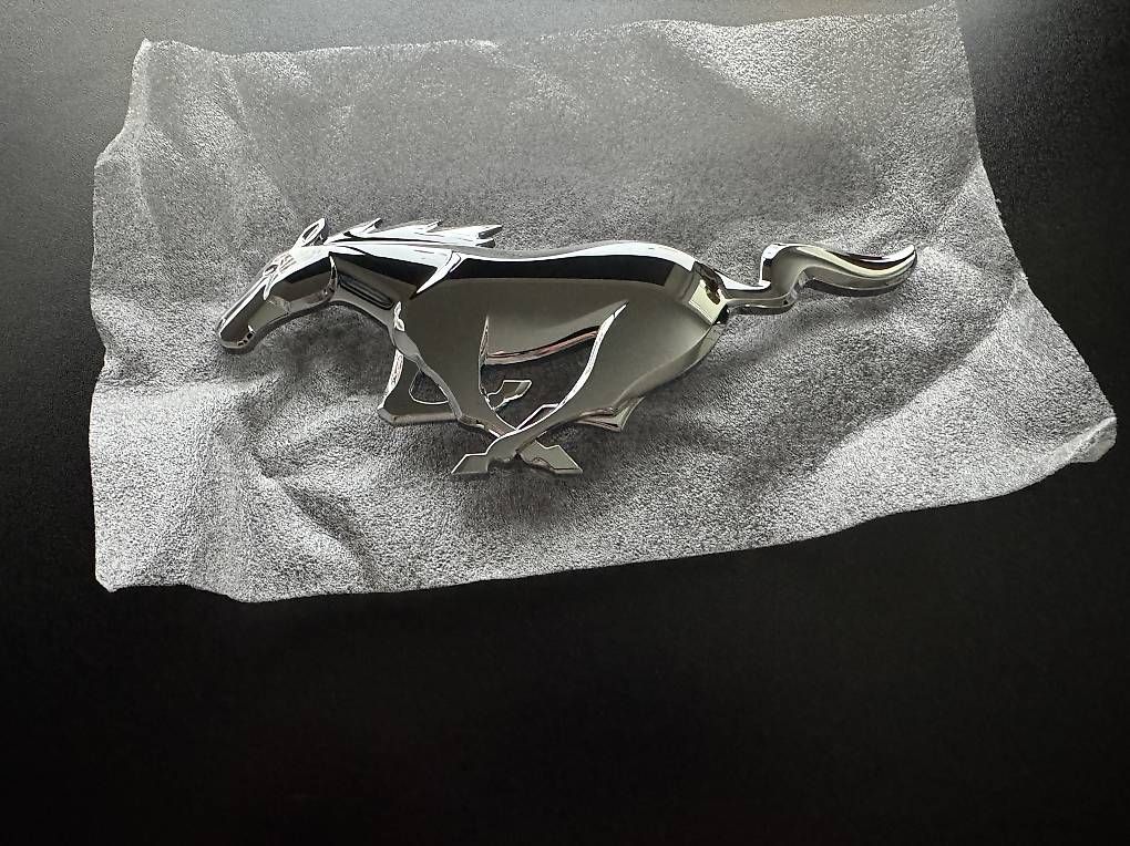 Ford Toutes les pièces auto: Ford Mustang OEM Emblem – D'occasion à Gümligen par luc_by5f
