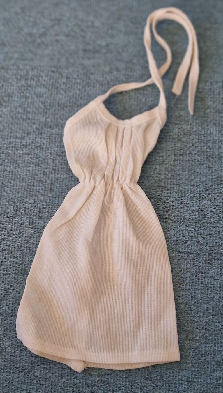 Bambole: Robe pour Barbie – Usato da Couvet venduto da Pioune