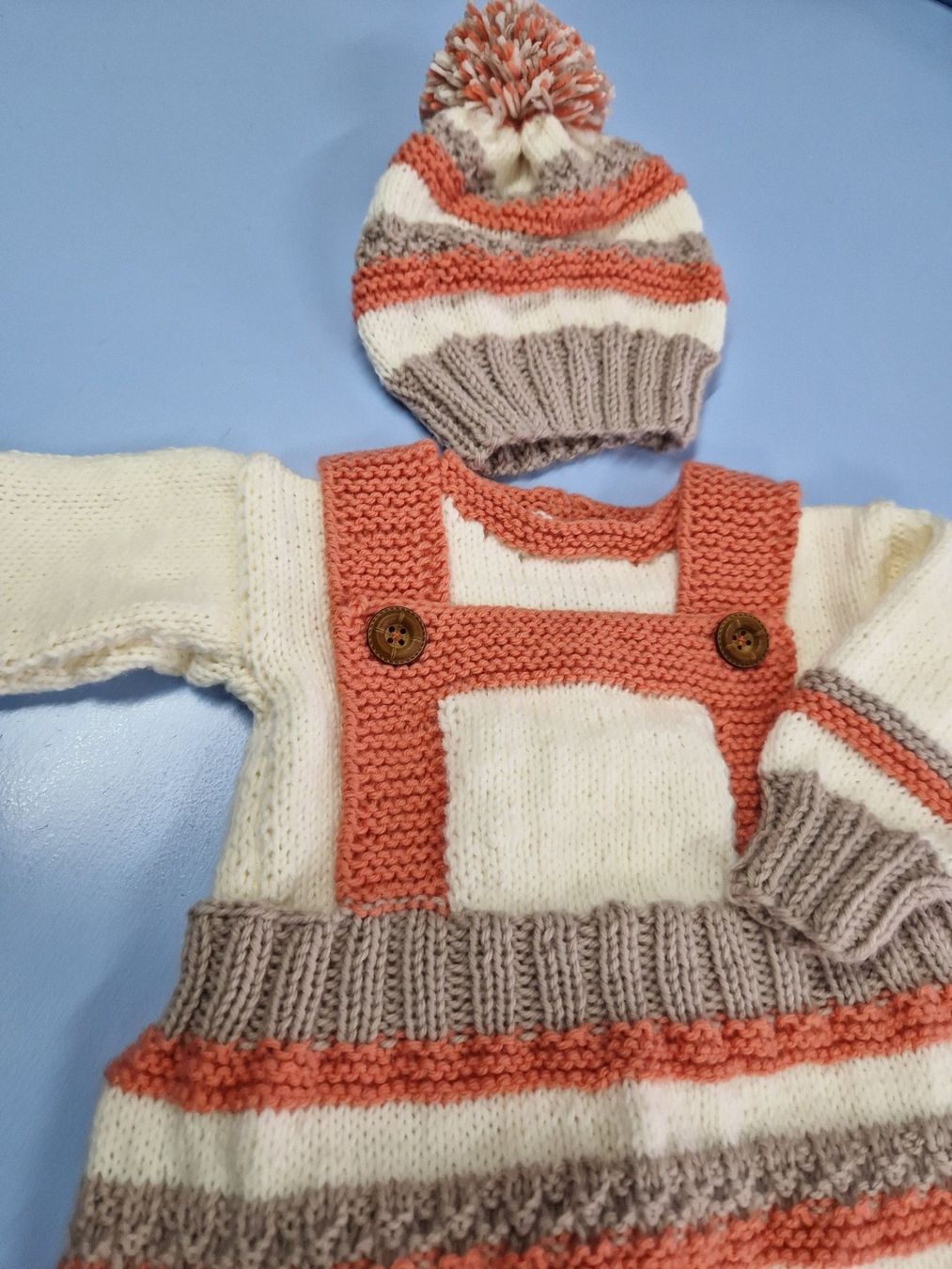 Lotti di vestiti: Ensemble tricoté MAIN 3-6 mois UNIQUE – Nuovo e nell'imballaggio originale da St-Imier venduto da goodber 6