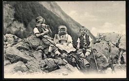 AK Rast, Kleine Bergsteiger in Tracht