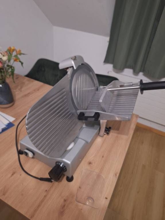 Elettrodomestici da cucina: Bartscher Aufschnittmaschine – Usato da Madiswil venduto da Oleander2