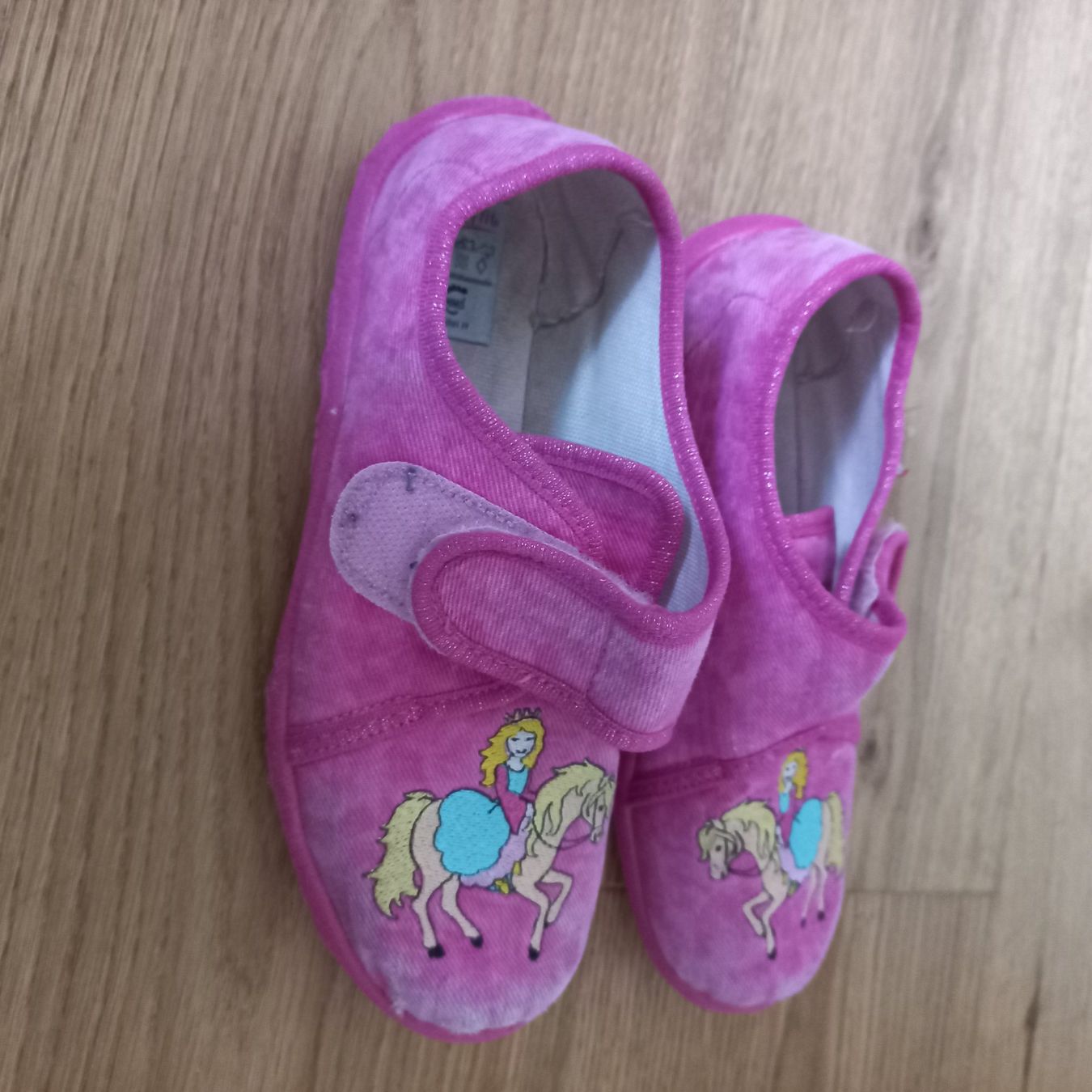 Scarpe per ragazze: Hausschuhe gr.32 – Usato da Bachenbülach venduto da enigmatic 2