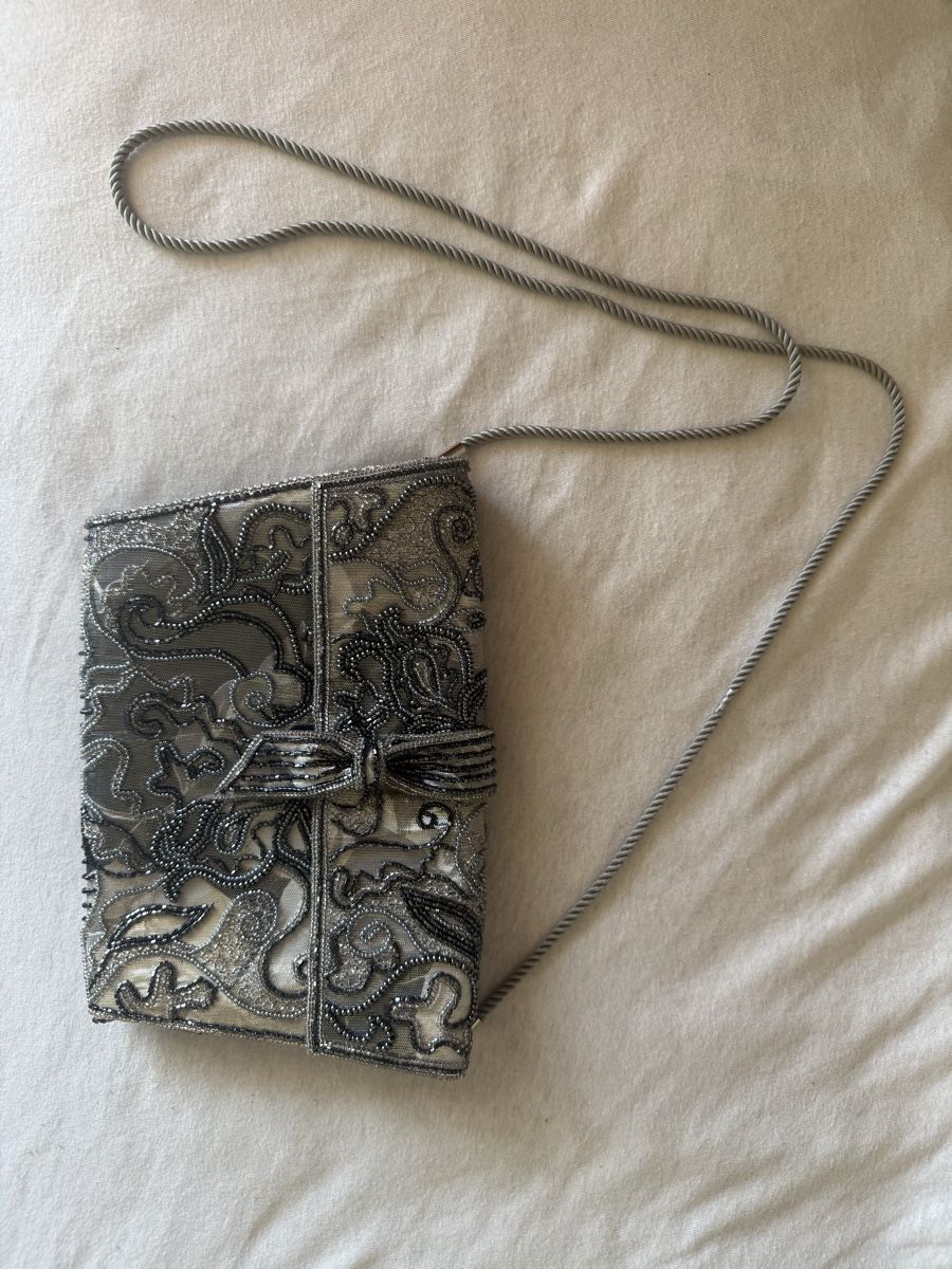 Borse da donna: Beaded Clutch Bag Silver Black Floral Pattern  – Usato da Lenzburg venduto da sad_8mbt